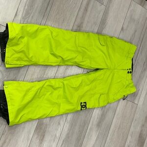 DC Boys snow pants, only worn a few times..LOOK LIKE NEW